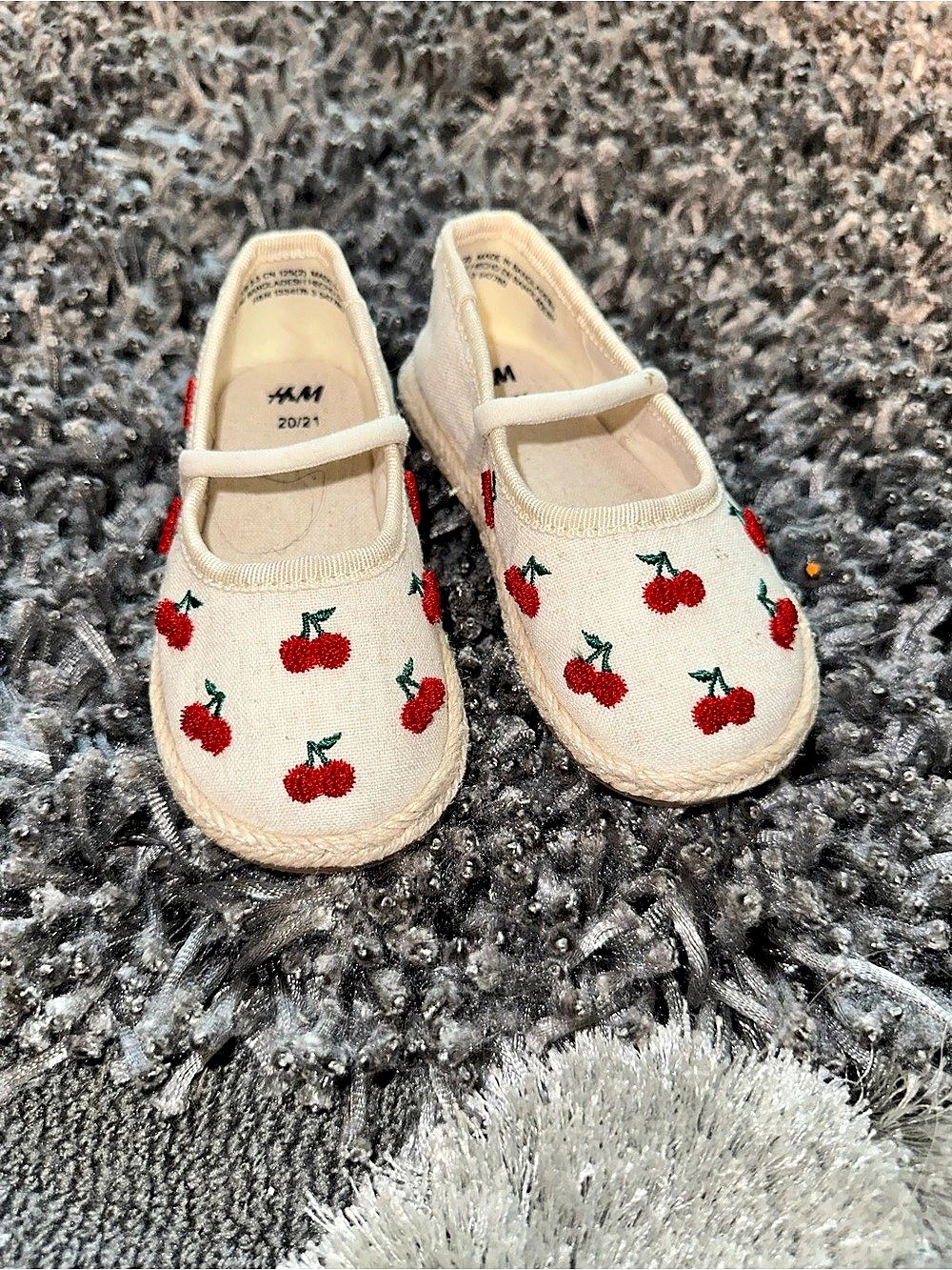 H&M Kids Cherry Embroidered Mary Jane Espadrille Flats Size 5.5